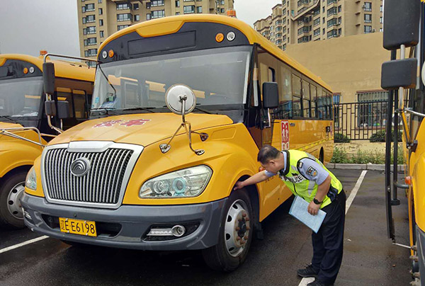 遼寧本溪縣交管大隊(duì)扎實(shí)做好開(kāi)學(xué)季校車(chē)安全大檢查工作