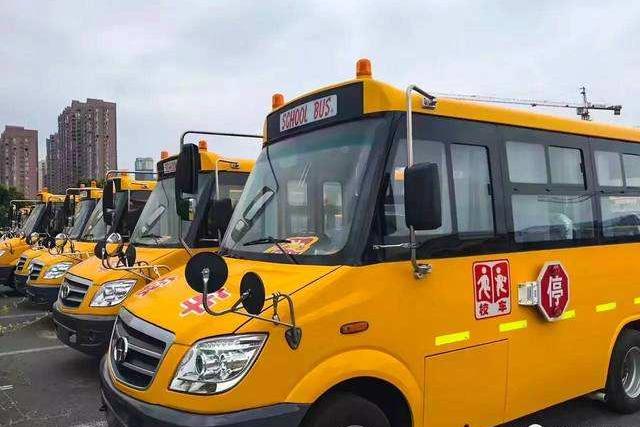 吉林長(zhǎng)春：直屬二中隊(duì)走進(jìn)轄區(qū)校園開展校車安全教育會(huì)議