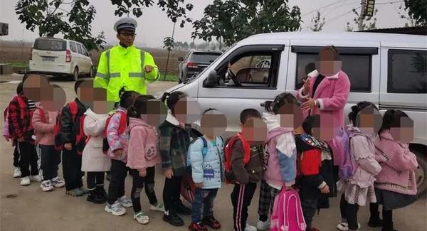 7座“黑校車”裝了16人，漯河這個(gè)司機(jī)被罰10200元