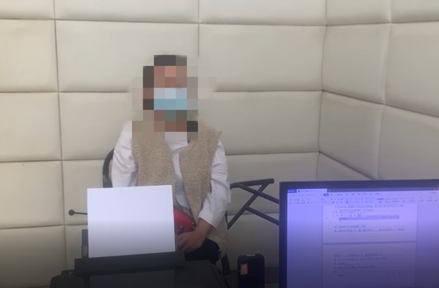 廊坊：“黑校車”超員，一個座椅兩人坐……