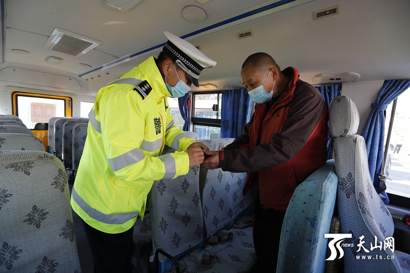 烏魯木齊開展冬季校車安全大檢查/ 烏魯木齊開展冬季校車安全大檢查