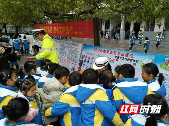 湖南瀘溪:校車按季“體檢”連續(xù)十年“零事故” 湖南瀘溪:校車按季“體檢”連續(xù)十年“零事故”