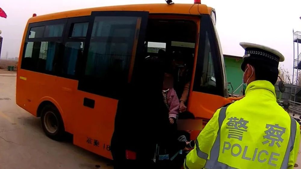 河北：大城這一幼兒園校車(chē)違法超載！駕駛員無(wú)證駕駛！