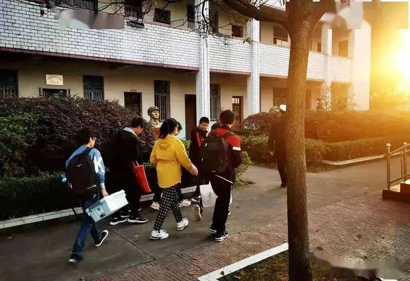 澧縣：“黑校車”超員被重罰