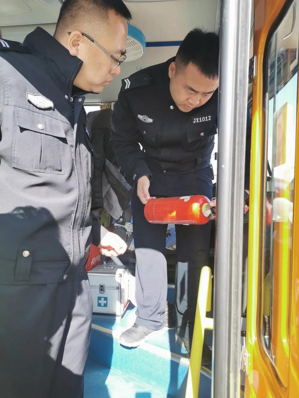 內(nèi)蒙古:校車安全 只“未”有你 內(nèi)蒙古:校車安全 只“未”有你