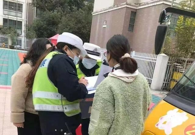 知危險(xiǎn) 會(huì)避險(xiǎn)｜交警走進(jìn)幼兒園開展校車安全大檢查 筑牢安全防線