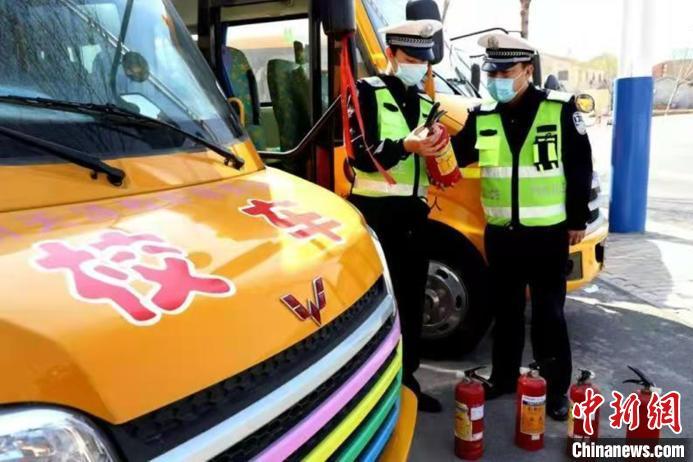 堅(jiān)決抵制“黑校車”！河北開展接送學(xué)生車輛交通安全大檢查