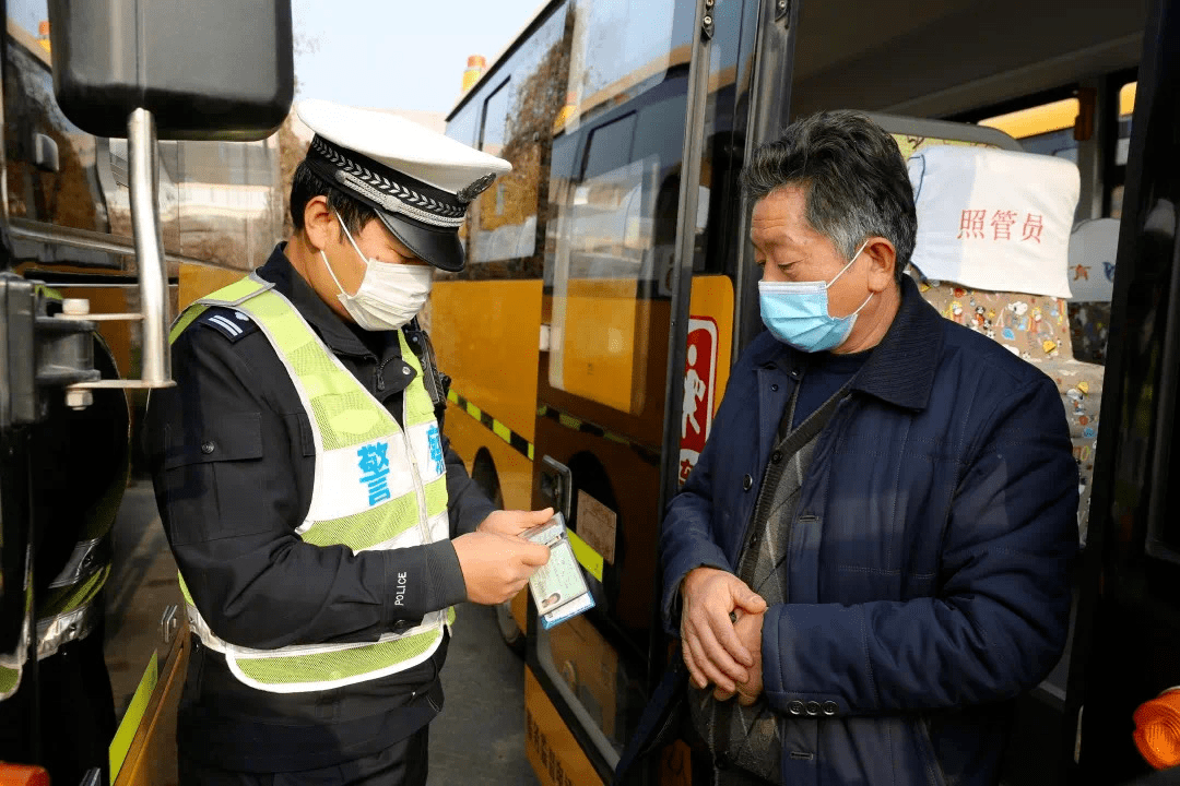 山東威海：暖心！校車體檢為學(xué)生撐起“保護(hù)傘”