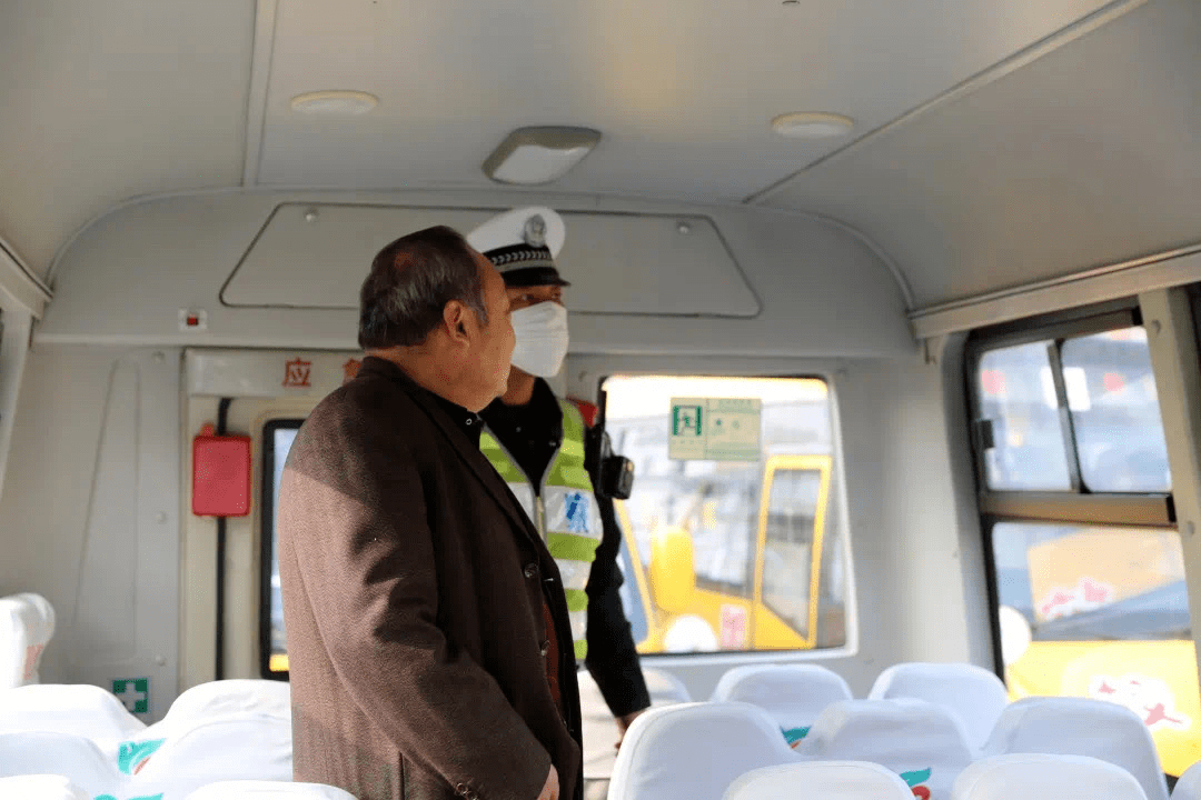 山東威海：暖心！校車體檢為學(xué)生撐起“保護(hù)傘”