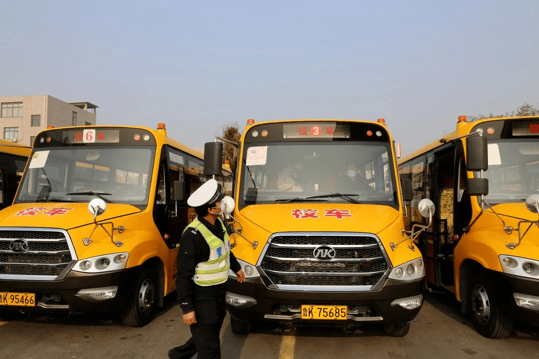 山東威海：暖心！校車體檢為學(xué)生撐起“保護(hù)傘”
