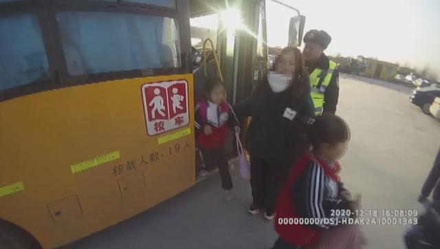 邯鄲：校車“兜圈”原來是違法超員 司機、校長均被刑事拘留