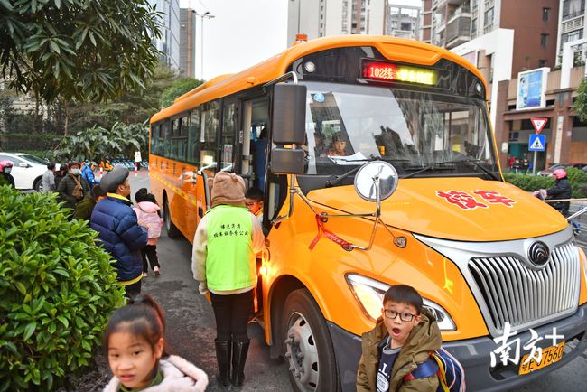 廣東佛山：共享校車、無(wú)紙化報(bào)名……禪城這樣為教育服務(wù)賦能升級(jí)