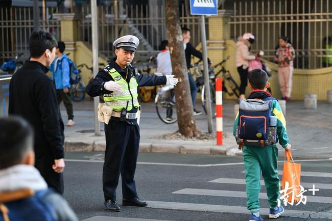 廣東佛山：共享校車、無(wú)紙化報(bào)名……禪城這樣為教育服務(wù)賦能升級(jí)