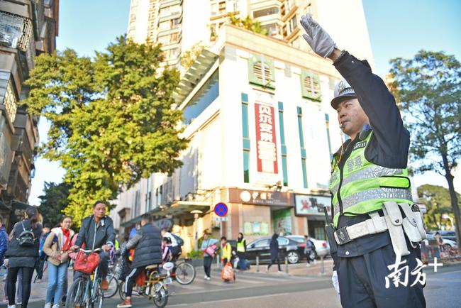 廣東佛山：共享校車、無(wú)紙化報(bào)名……禪城這樣為教育服務(wù)賦能升級(jí)