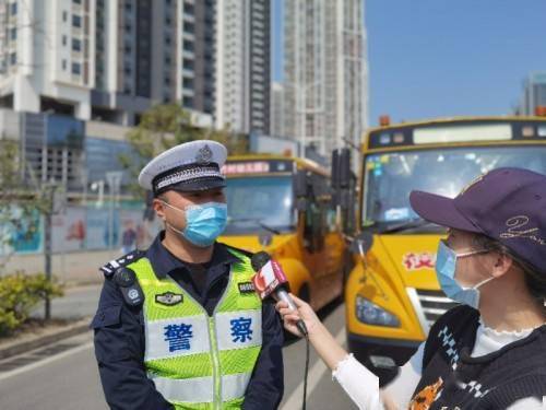 開學(xué)倒計(jì)時(shí)！深圳交警集中查校車、開展校園交通安全專項(xiàng)治理