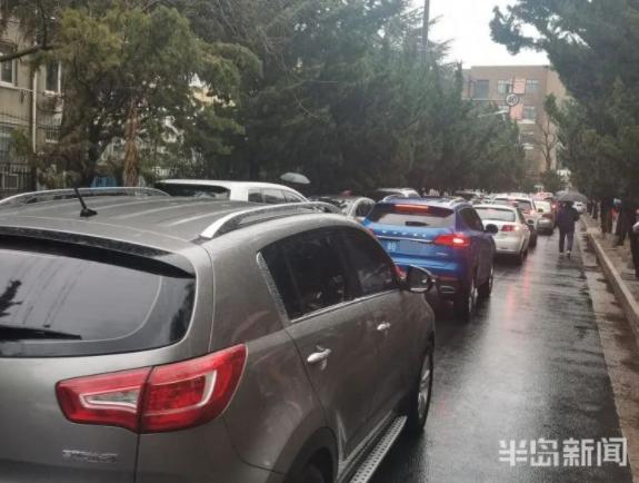 新學(xué)期剛開始，青島市區(qū)不少大鼻子校車咋停了？教育局最新回應(yīng)！