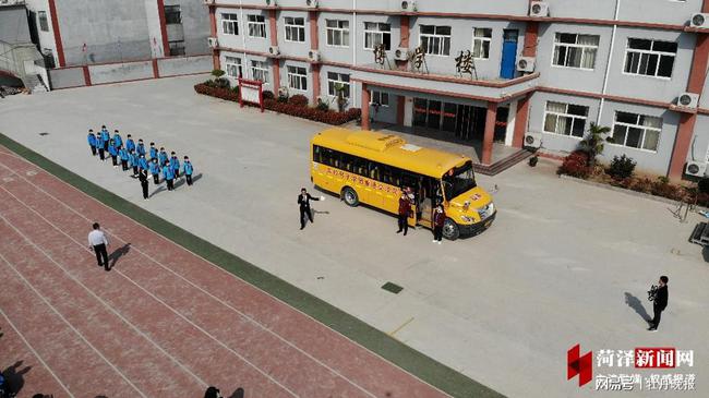 晨曦學(xué)校舉辦校車安全知識講座暨校車安全演練活動/ 晨曦學(xué)校舉辦校車安全知識講座暨校車安全演練活動