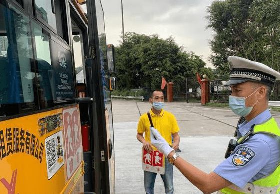 廣州交警在全國率先推出校車“一車一碼”安全管理新模式~ 廣州交警在全國率先推出校車“一車一碼”安全管理新模式~
