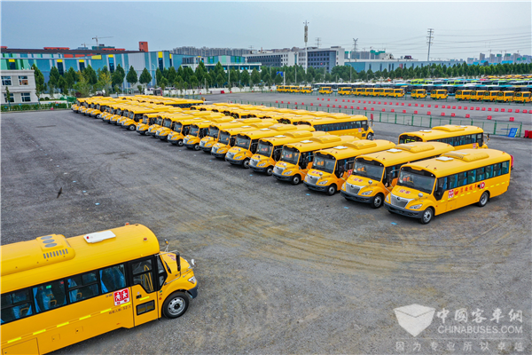 杭州淳安：為莘莘學(xué)子保駕護(hù)航 70輛宇通專用校車交付杭州淳安