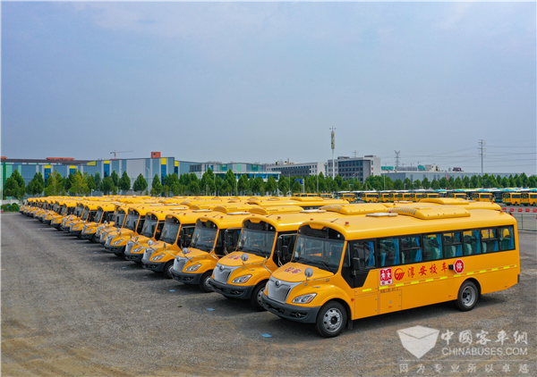 杭州淳安：為莘莘學(xué)子保駕護(hù)航 70輛宇通專用校車交付杭州淳安