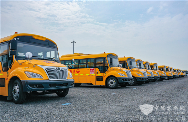 杭州淳安：為莘莘學(xué)子保駕護(hù)航 70輛宇通專用校車交付杭州淳安