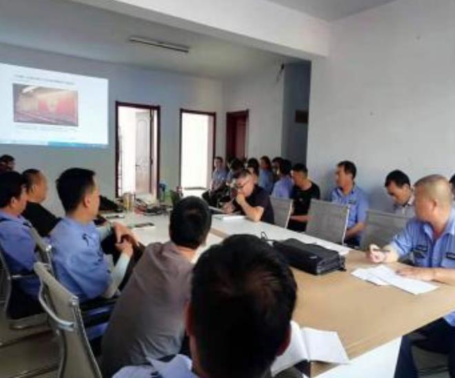 銅川誠信公司校車司機(jī)“用責(zé)任、擔(dān)當(dāng)”迎接新學(xué)期工作