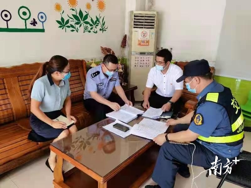 “逐校逐車逐人”排查，石排念好校車“緊箍咒”