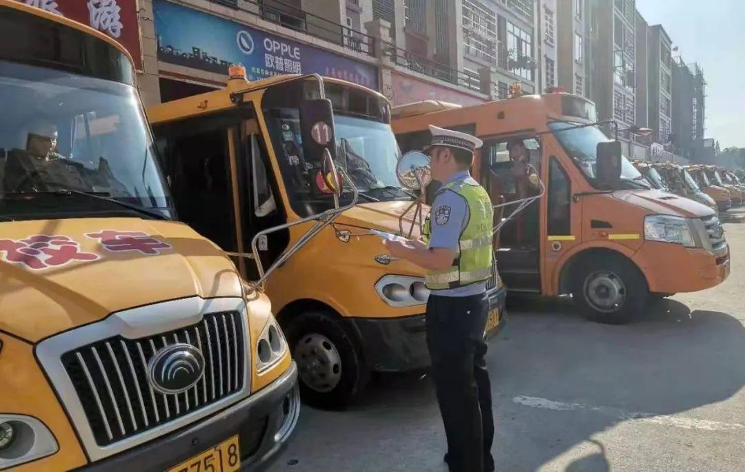 關(guān)注校車(chē)安全，沅江交警在行動(dòng)！