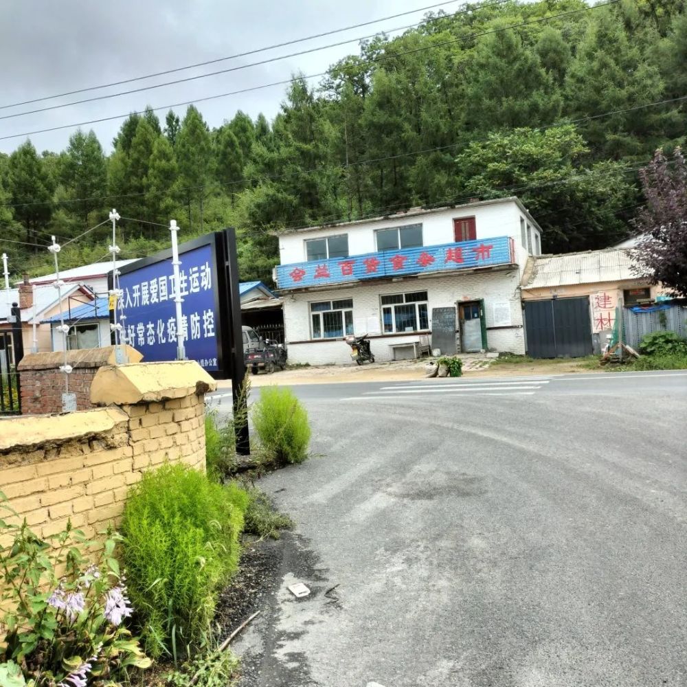 豐滿交警進(jìn)校園 給校車來個(gè)“大體檢” 豐滿交警進(jìn)校園 給校車來個(gè)“大體檢”