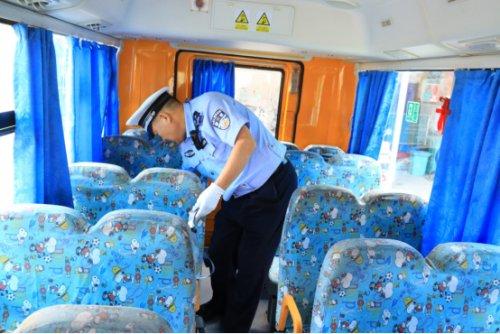 護(hù)航上學(xué)路，漯河交警開(kāi)展校車(chē)安全“大體檢”