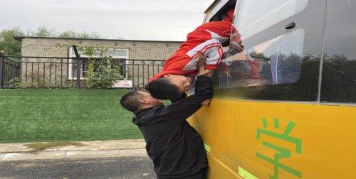 昌圖北山小學校車遇險逃生演練/ 昌圖北山小學校車遇險逃生演練