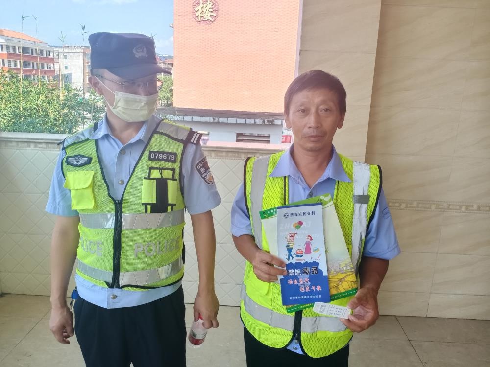 武穴：校車司機(jī)來(lái)“上課”，筑牢毒駕安全線