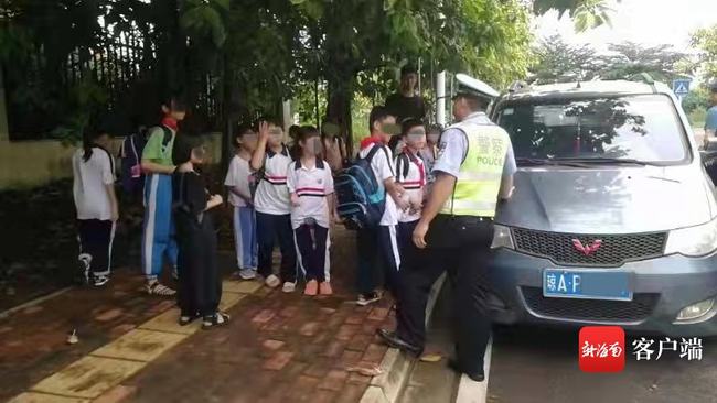 臨高:面包車充當(dāng)“校車” 核載7人竟裝了14名小學(xué)生 臨高:面包車充當(dāng)“校車” 核載7人竟裝了14名小學(xué)生