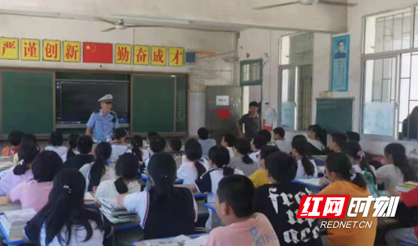 邵東公安:上好交通安全宣傳課邵東交警緊盯學校交通安全教育 微信圖片_20210923174307.png