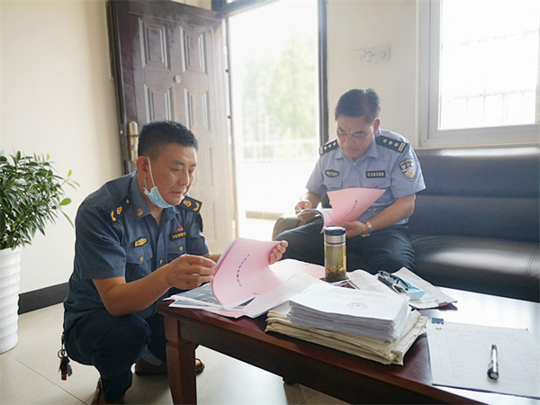 望江縣多部門聯(lián)合開展校車及接送學(xué)生車輛交通安全專項(xiàng)排查整治/ 望江縣多部門聯(lián)合開展校車及接送學(xué)生車輛交通安全專項(xiàng)排查整治