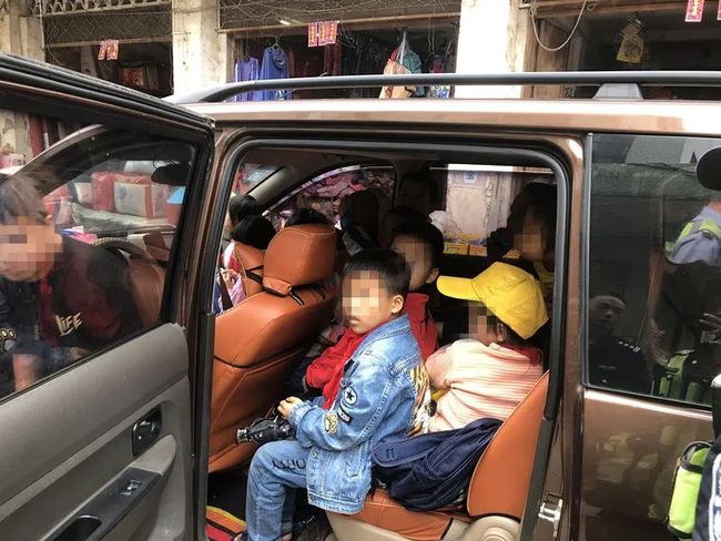 非法行為！車上還有16名幼兒！