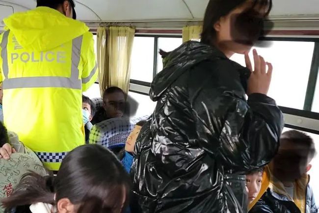 減量控大 | 大慶交警整治超員“零容忍” 減量控大 | 大慶交警整治超員“零容忍”