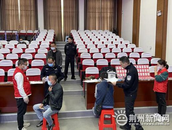 沙市區(qū)校車駕駛員集體“剪頭發(fā)” 只為這項(xiàng)檢測！