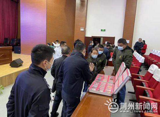 沙市區(qū)校車駕駛員集體“剪頭發(fā)” 只為這項(xiàng)檢測！