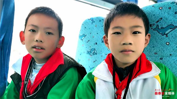 良莊鎮(zhèn)中心小學(xué)開通 3 輛校車 學(xué)生上下學(xué)安全又溫暖