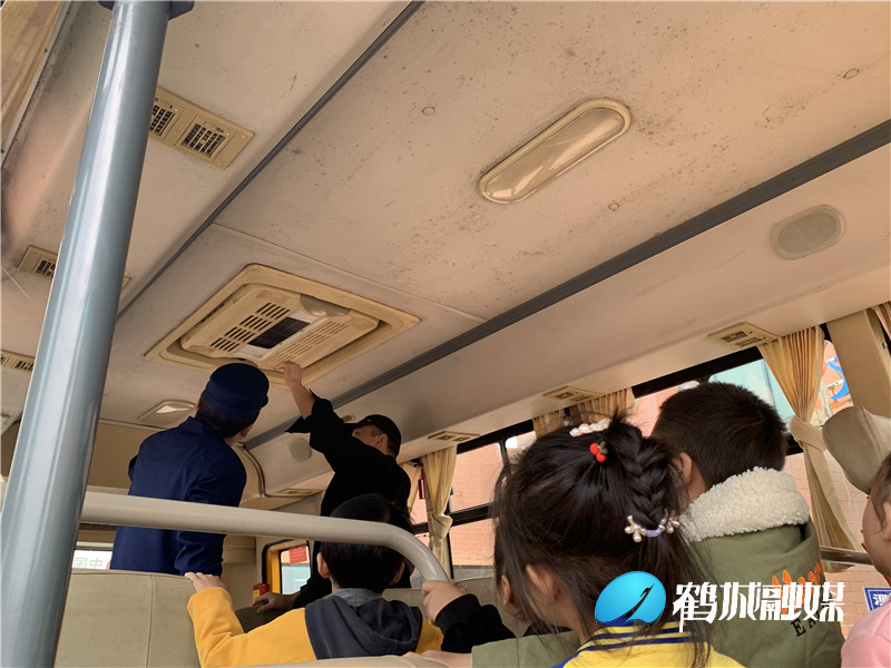 安全教育 牢記在心——黃金坳中心幼兒園開展應(yīng)急疏散演練 圖片37.jpg