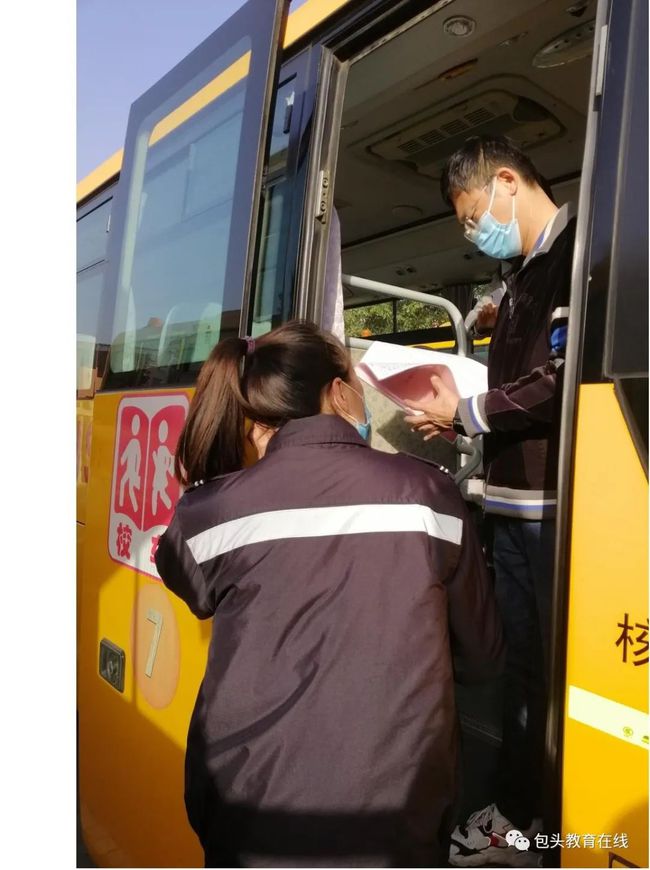 開(kāi)展全市校車(chē)防疫、安全大檢查 筑牢校車(chē)防疫、安全屏障