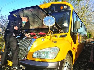 送暖風(fēng) 交運(yùn)溫馨校車溫暖行動(dòng) 送暖風(fēng) 交運(yùn)溫馨校車溫暖行動(dòng)