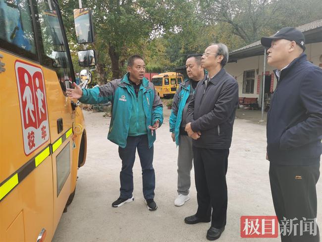 收班后司機(jī)必須發(fā)兩張巡車照片！家長(zhǎng)點(diǎn)贊春雨校車