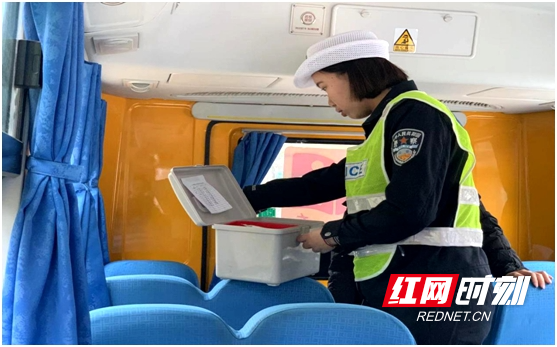 洪江區(qū):擰緊校車“安全閥” 1637196579(1).jpg