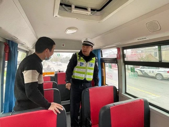 六安公安交警走進木廠中心校 開展校車駕駛員安全培訓(xùn)