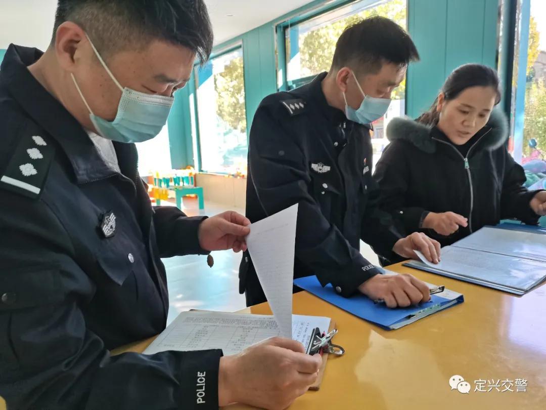 定興對全縣校車進行大規(guī)模檢查! 定興對全縣校車進行大規(guī)模檢查!