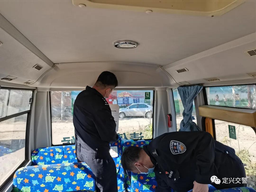 定興對全縣校車進行大規(guī)模檢查! 定興對全縣校車進行大規(guī)模檢查!