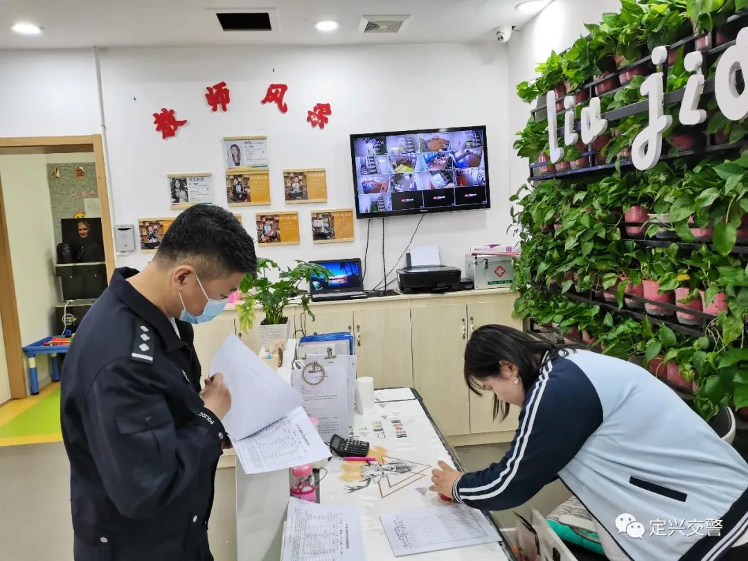 定興對全縣校車進行大規(guī)模檢查! 定興對全縣校車進行大規(guī)模檢查!