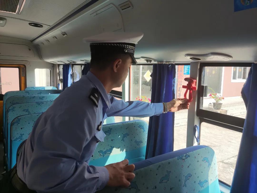 安全無小事！潮南交警走進(jìn)這所學(xué)校開展校車安全檢查和校車司機(jī)安全宣傳教育